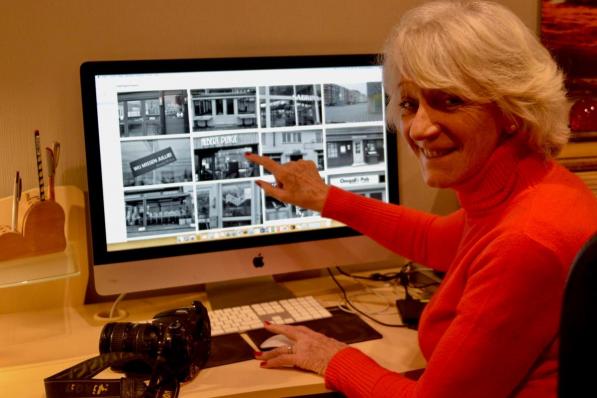 Fotografe Anne-Marie Maertens met enkele van de honderden zwart-witbeelden die ze maakte.