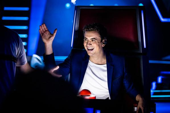 Ook Niels Destadsbader duikt op als jurylid in het nieuwe seizoen van ‘The Voice Van Vlaanderen’. (foto VTM)