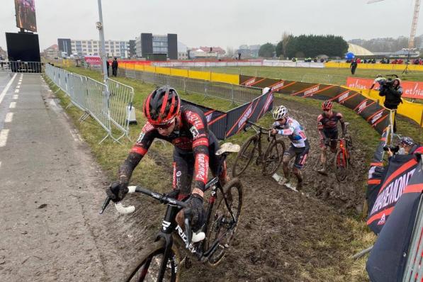 Het terrein zag er opvallend verlaten uit.© LC