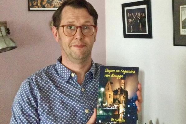 Andy Borgonjon met zijn boek.© gf