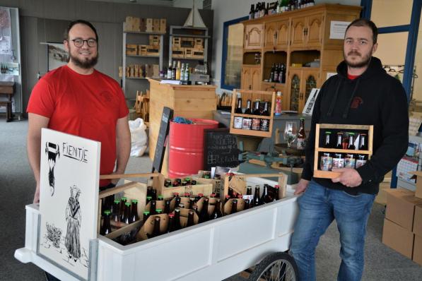 Jan en Pieter brengen dit jaar nog een zesde bier op de markt.© WK