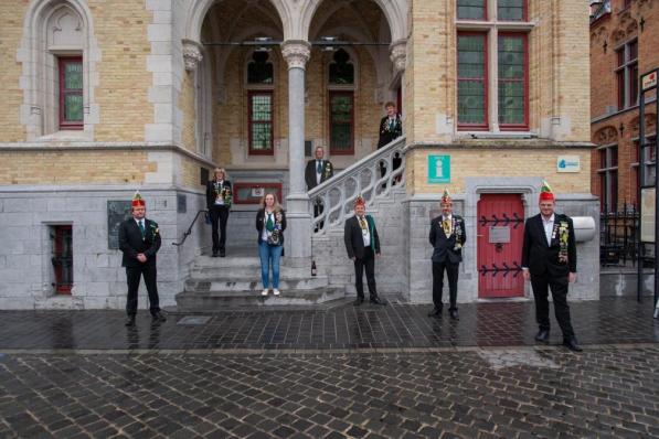 Het bestuur van vzw Keikoppencarnaval met v.l.n.r. Guy Priem, Anja Boutton, Jolien Decancq, Luc Buseyne, Lieven Ryckbosch, Ingrid Vande casteele, Roger Vereype en Jeroen Horré. Afwezig: Benny Velleman, Marleen Rommens, Kevin Papegaey, Johan Ryckeghem.© MD