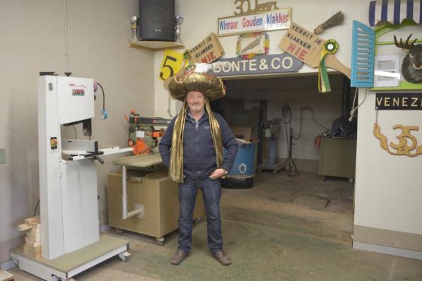 Marc Bonte won al zeven keer de hoofdprijs met zijn praalwagen en kreeg ook tweemaal de prijs voor de best verlichte wagen op dinsdag.© DM