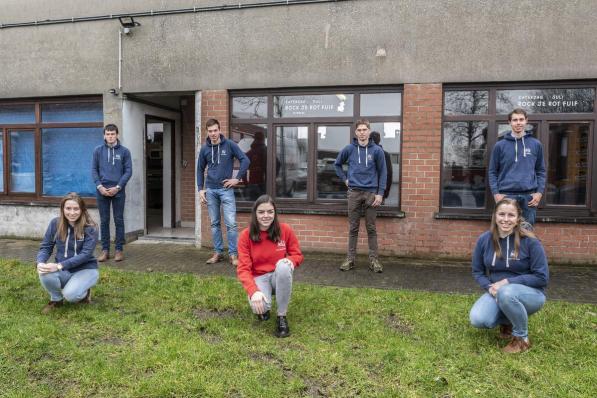 De KLJ kijkt uit naar betere tijden. V.l.n.r. Ward Neerinck, Elena Segaert, Maxim Vandenberghe, Brecht De Brabandere, Marie Van Coillie, Celine De Brabandere en Kjell Vandenberghe. (foto SB)©STEFAAN BEEL Stefaan Beel