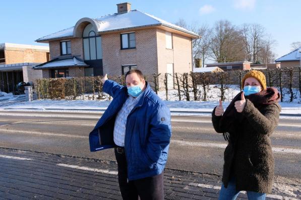 Steven met begeleidster Lotte Desmedt voor Villa Horizon. (foto BC)