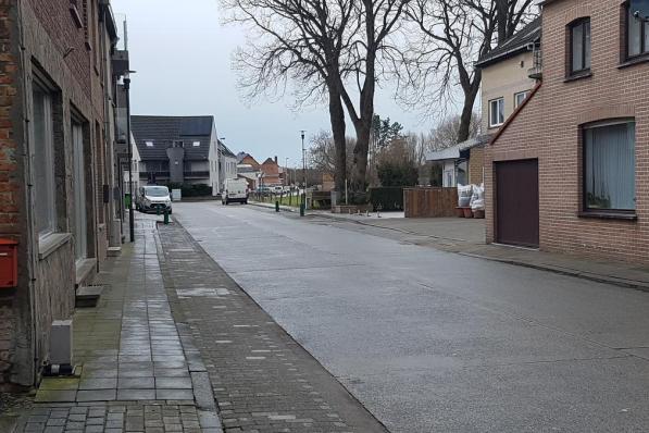 Het incident deed zich voor in In de Dorpsstraat in Ettelgem.© BB