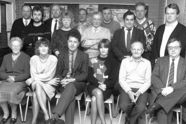 Dertig jaar geleden was dit het dagelijks bestuur van het lokale ACW. Luc Stevens nam toen afscheid als voorzitter.© JM