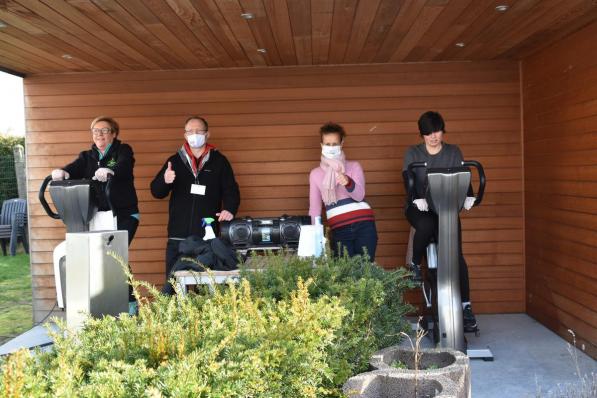 Gino Langen en Elsje Vanthomme hopen dat ze de deuren van hun fitnesscentrum snel weer mogen openen.© foto AV