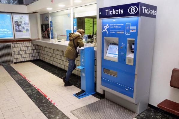 Ook in Torhout wil de NMBS de stationsloketten tegen eind dit jaar sluiten en daar neemt de gemeenteraad geen vrede mee.©Johan Sabbe