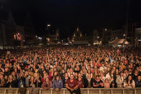 Een archiefbeeld van Marktrock. De organisatoren hopen dit jaar opnieuw op een volle Grote Markt.© MD