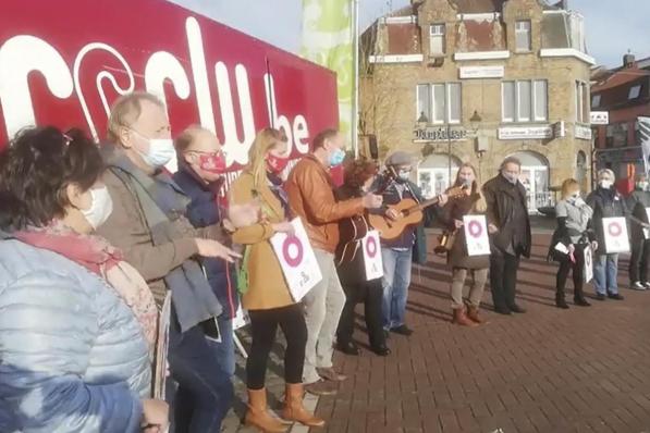 In Komen werd de actie met enkele lokale acteurs opgefleurd.© CL