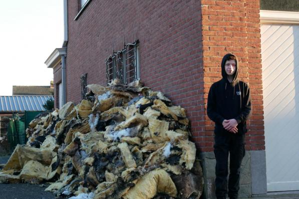 “De brandweer gaf ons mee dat het op dit moment nog te gevaarlijk is om terug binnen te gaan”, vertelt Dylan nog.© FM