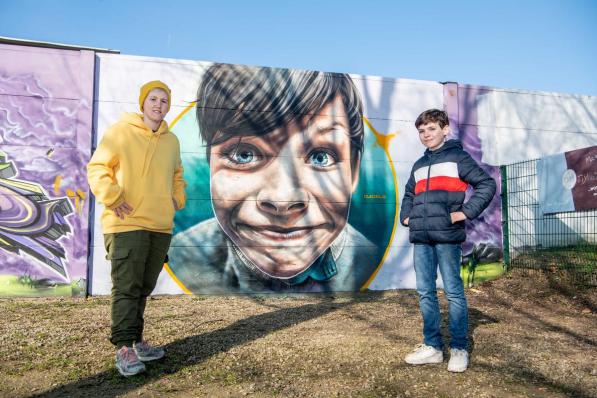 Graffiti-artiest Djoels en Kyan aan het skatepark in Izegem.© (Foto FM)