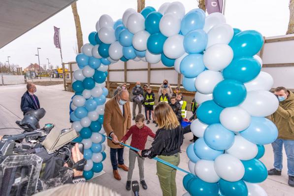 De leerlingen werden verwelkomd door het bestuur van Kaboog.© LC