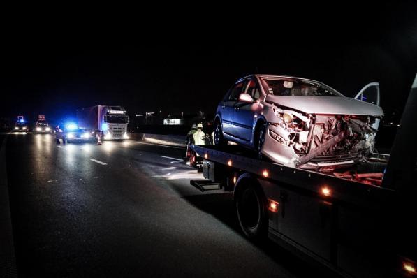 De zwaar beschadigde wagen kon veilig worden weggetakeld.© CL