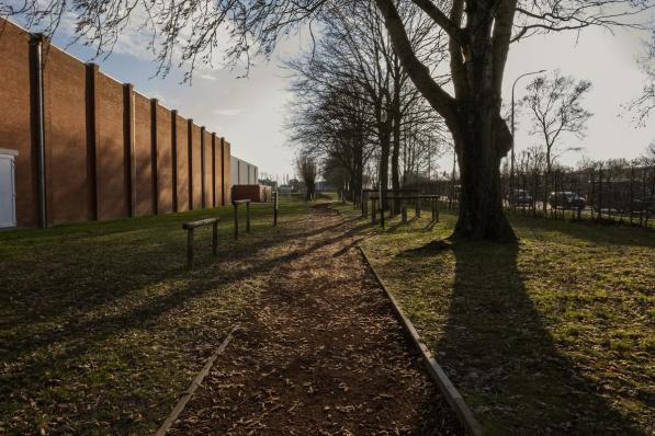 Het trimpad aan de sportzone Don Boscowordt heraangelegd.© MICHAEL DEPESTELE