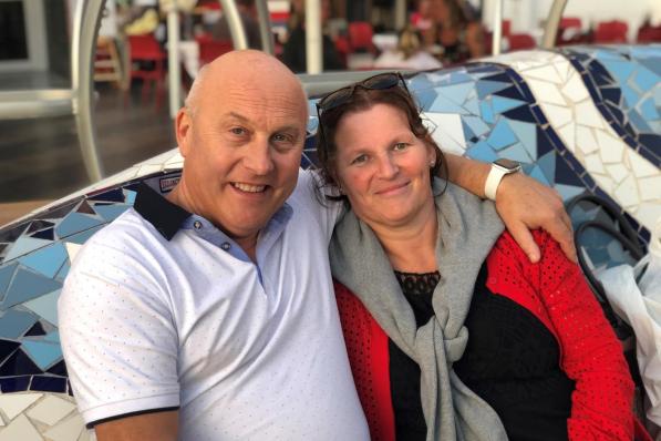 De 59-jarige Joris Deconinck, hier samen met zijn echtgenote Ann Delbeke, bezweek aan de gevolgen van het coronavirus.© gf