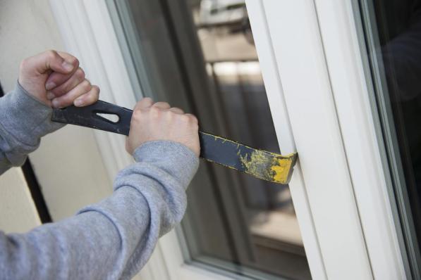 De transmigrant drong in diverse woningen binnen.© iStock