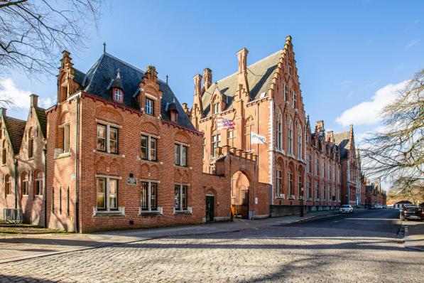 Ouders en leraars van Sint-Andreas hopen tijdelijk klassen te mogen onderbrengen in woon-zorgcentrum Minnewater, eens de bejaarden dit rusthuis hebben verlaten.©Davy Coghe Davy Coghe