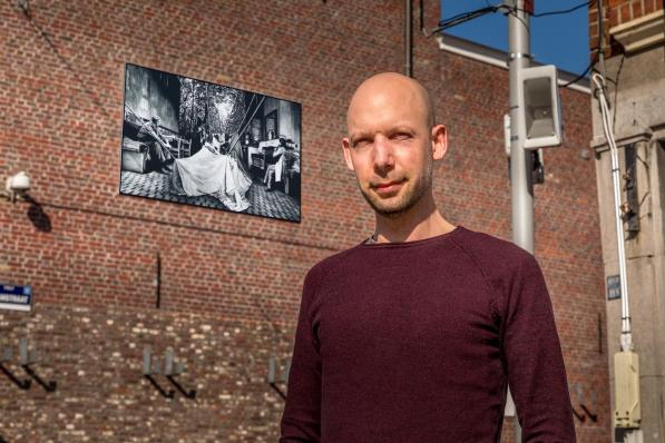 Bart Gielen koos voor een houtskooltekening op papier uit 2016.©Wouter Meeus foto WME