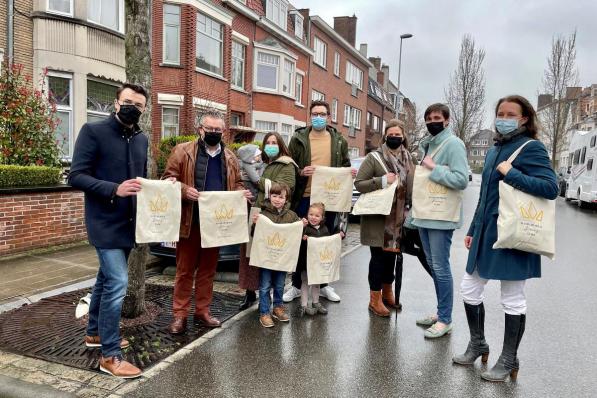 In de welkomsttassen vinden nieuwe bewoners heel wat gadgets en kortingsbonnen© Stefaan Reuse