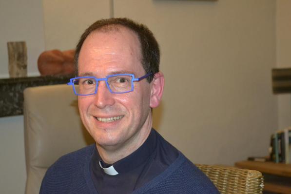 Stefaan Casteleyn wordt de nieuwe pastoor in Deerlijk.© MVD