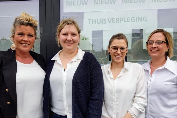 Archief: thuisverpleegkundigen Lagaisse met (v.l.n.r.) Nele Merlier en Lindsey Lagaisse uit Waregem, en DimphnaDevogelaere en Virginie Lambrecht uit Ingooigem.© GV