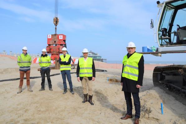 Het startschot voor de renovatie van de Pier werd gegeven in het bijzijn van minister Diependaele.©WK WK