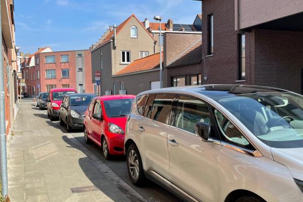 Al voor de tweede keer in enkele maanden tijd werden in Assebroek auto's bekrast.© JVM