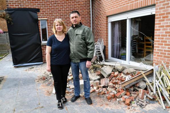 Stephaan Noë en Tania Blomtrock: “We zaten amper drie meter verwijderd van de plaats waar die wagen is beland.”© Arne Franck