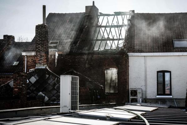 De brand ontstond achterin de woning.© CLL