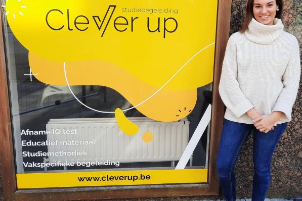 Anke Vanwijnsberghe (25) biedt met Clever Up studiebegeleiding op maat aan. (gf)