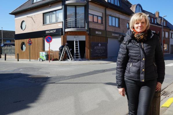 Zaakvoerster Marijke Vandenbroucke oor haar bakkerij die momenteel wordt verbouwd. (foto MM)