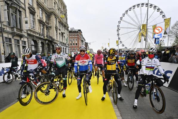 Jasper Stuyven (Trek-Segafredo), Peter Sagan (Bora-Hansgrohe), Mathieu van der Poel (Alpecin-Fenix), Wout Van Aert (Team Jumbo-Visma) en Julian Alaphilippe (Deceuninck - Quick-Step) voor de start van de 105ste editie van de 'Ronde van Vlaanderen'.©DIRK WAEM BELGA