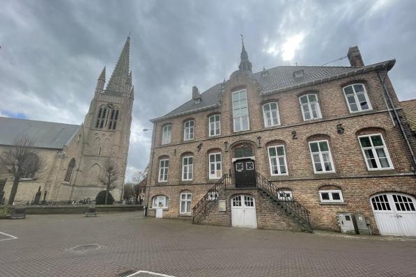 Het gemeentehuis van Boezinge wordt verkocht.© TP