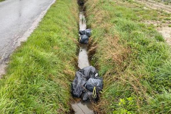 De politie telde veertien zakken.© Jos