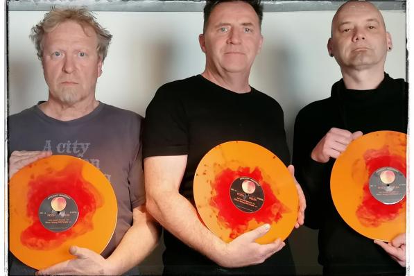 Het trio PESCH met zijn maxi-single Melba. Links herkenen we Peter Slabbynck. (Foto gf)