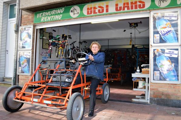 Maria is verknocht aan haar gocarts en denkt dan ook nog lang niet aan stoppen.© WK