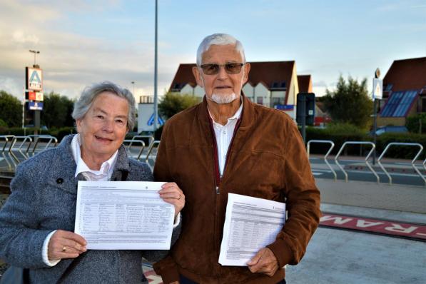 Buurtbewoners Erik De Corte en Arlette Staelens verzamelden een paar jaar geleden 700 handtekeningen voor een tramhalte ter hoogte van de Grote Edestraat. Nu komt die er dus.© WK