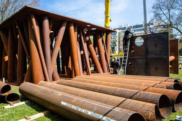 Triënnale Brugge 2021: De installatie Colonnade Gijs Van Vaerenbergh.© Davy Coghe