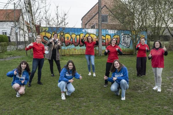 We zien Laura Herman, Charlotte Beeuwsaert, Charlotte Steelandt, Griet Vandycke, Joke Vandewalle, Sofie Debruyne, Stefanie Mol, Elke Laitem en Sofie Biesbrouck.© Stefaan Beel