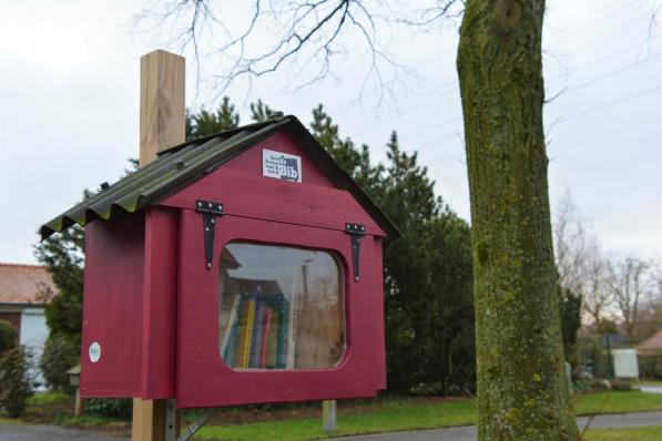 In Izegem zijn er negen boekenruilkastjes. De bieb zoekt peters en meters hiervoor.© gf