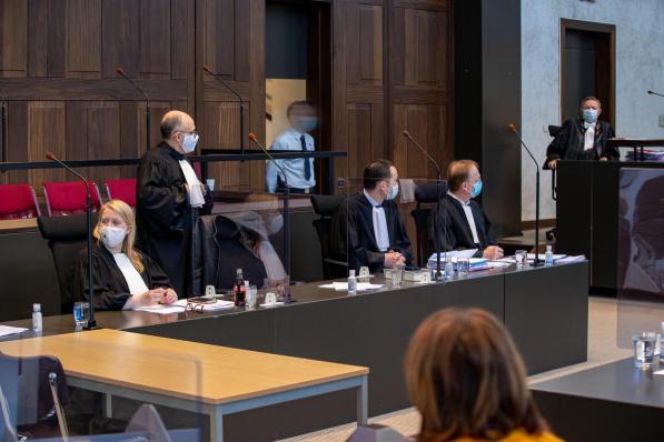 Advocaten Mieke Byttebier, Luc Arnou, Tim De Vogelaere en Jan Leysen.© BELGA/KURT DESPLENTER
