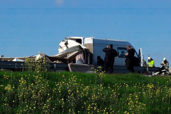 De caravan werd volledig pletgewalst.© JT