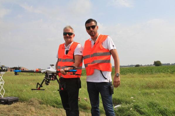 Ceo Elwin Van Herck van Bafa Noordzee Drones (rechts) met instructeur Wim De Schutter.© MVO