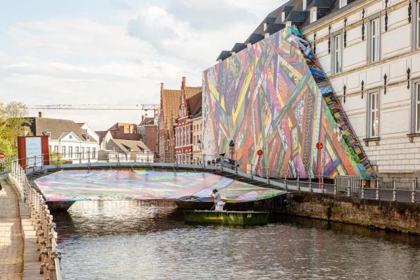 Het kunstwerk van Amanda Browder langs de Verversdijk in Brugge.© Davy Coghe