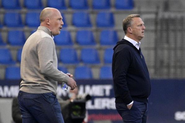 Club Brugges coach Philippe Clement en John van den Brom, coach bij Genk.©YORICK JANSENS BELGA