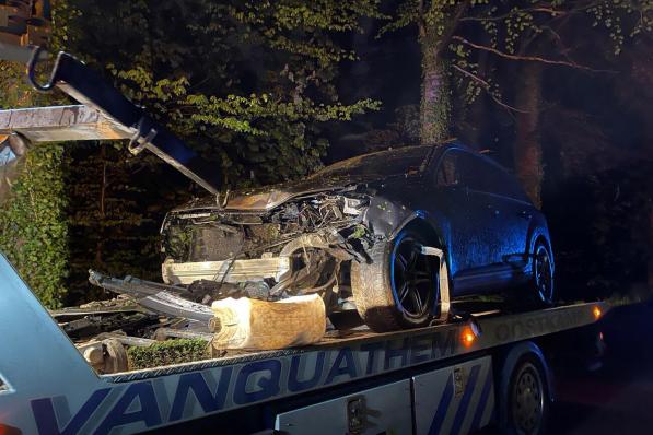 De chauffeur werd slechts lichtgewond.© JVM