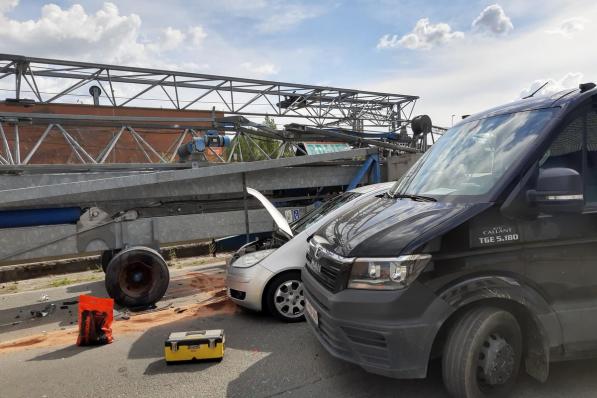 Beide wagens moesten getakeld worden.© BF