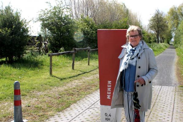 De oude spoorwegberm Roeselare Menen is het lievelingsplekje van Veerle Meganck.©wilfried Ossieur